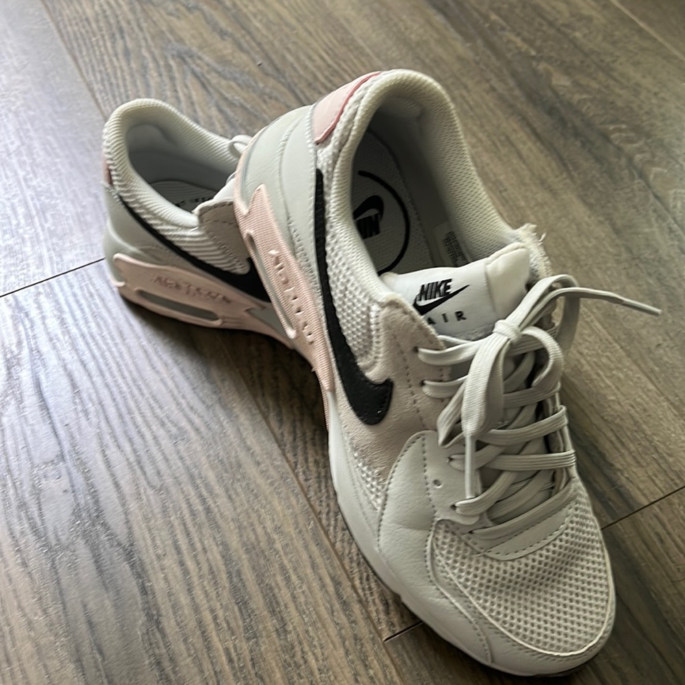 Like new WOMENS Nike Air Shoes